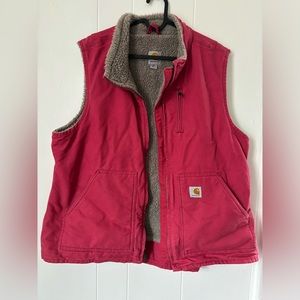 Red Women’s Carhartt Sherpa lined vest size XL